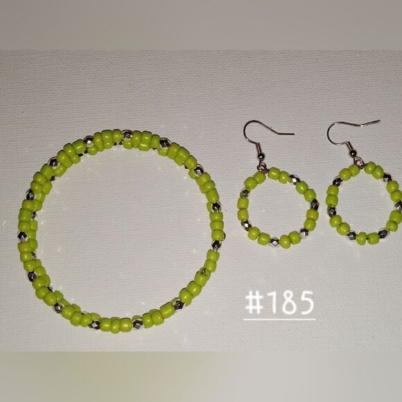 Hand Crafted Jewelry - 💍Light green beaded earrings and memory wire bracelet